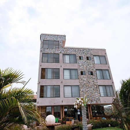 Plus 33 Hotel Nungua Buitenkant foto