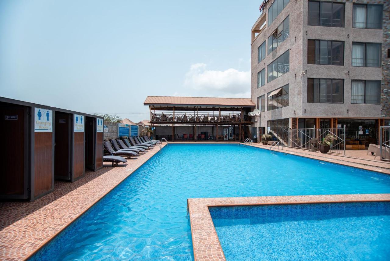 Plus 33 Hotel Nungua Buitenkant foto
