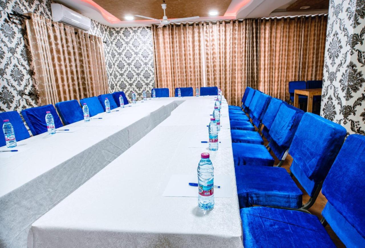 Plus 33 Hotel Nungua Buitenkant foto