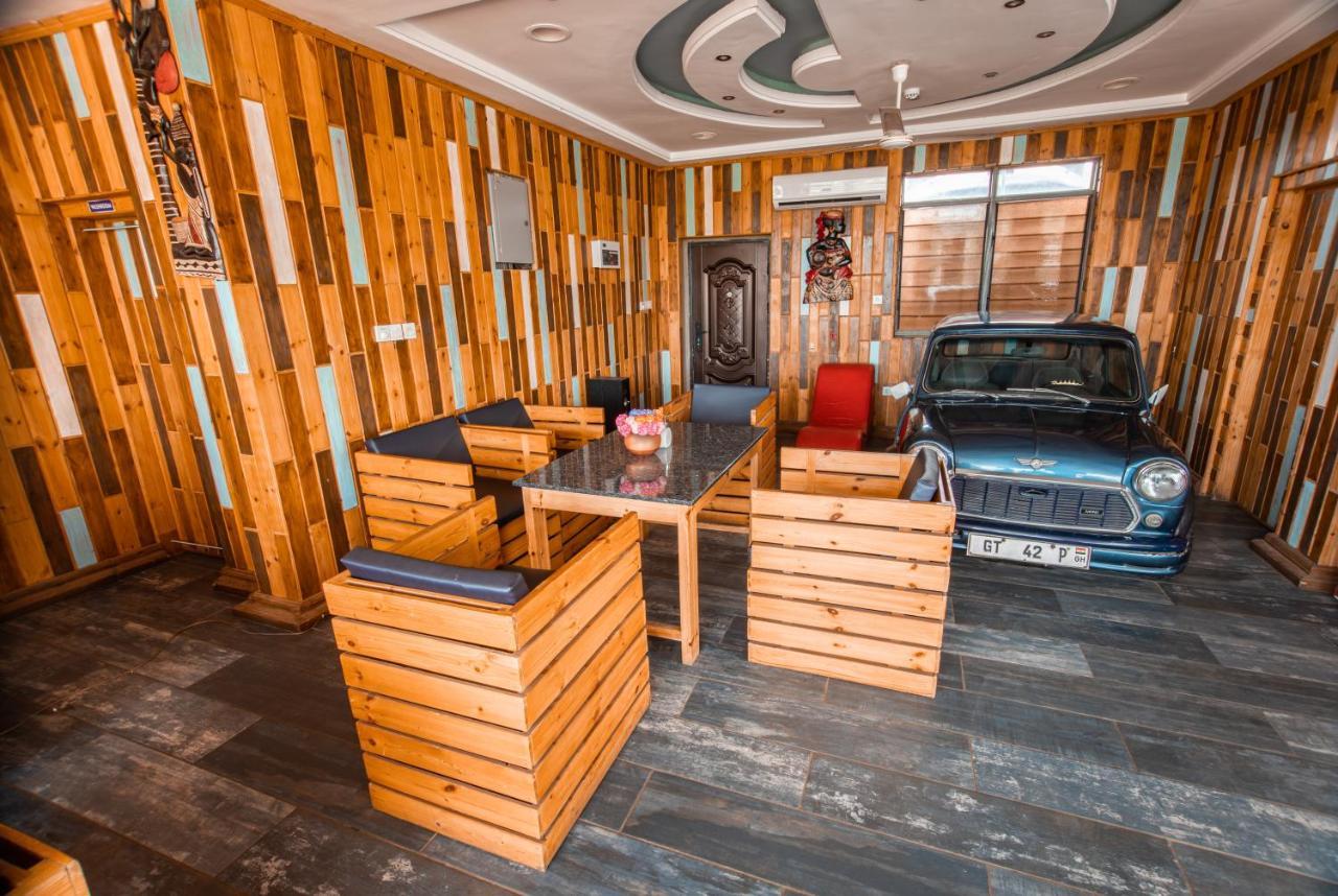 Plus 33 Hotel Nungua Buitenkant foto