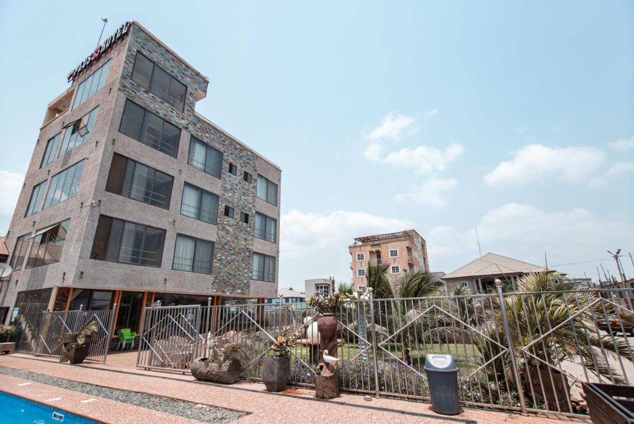 Plus 33 Hotel Nungua Buitenkant foto