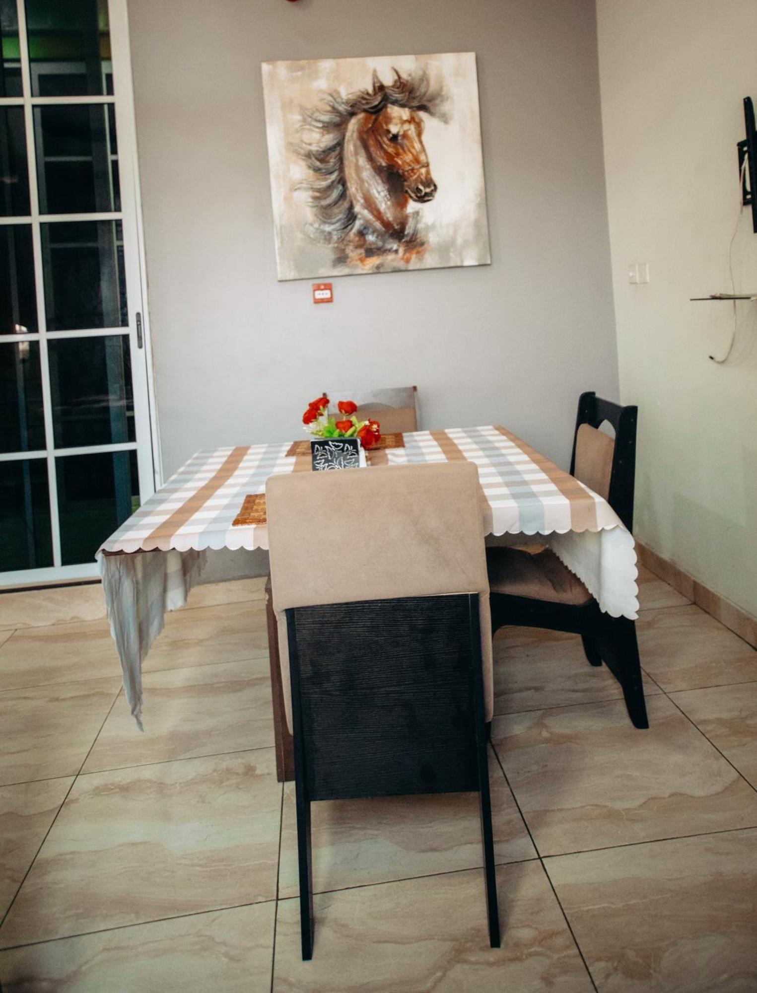 Plus 33 Hotel Nungua Buitenkant foto