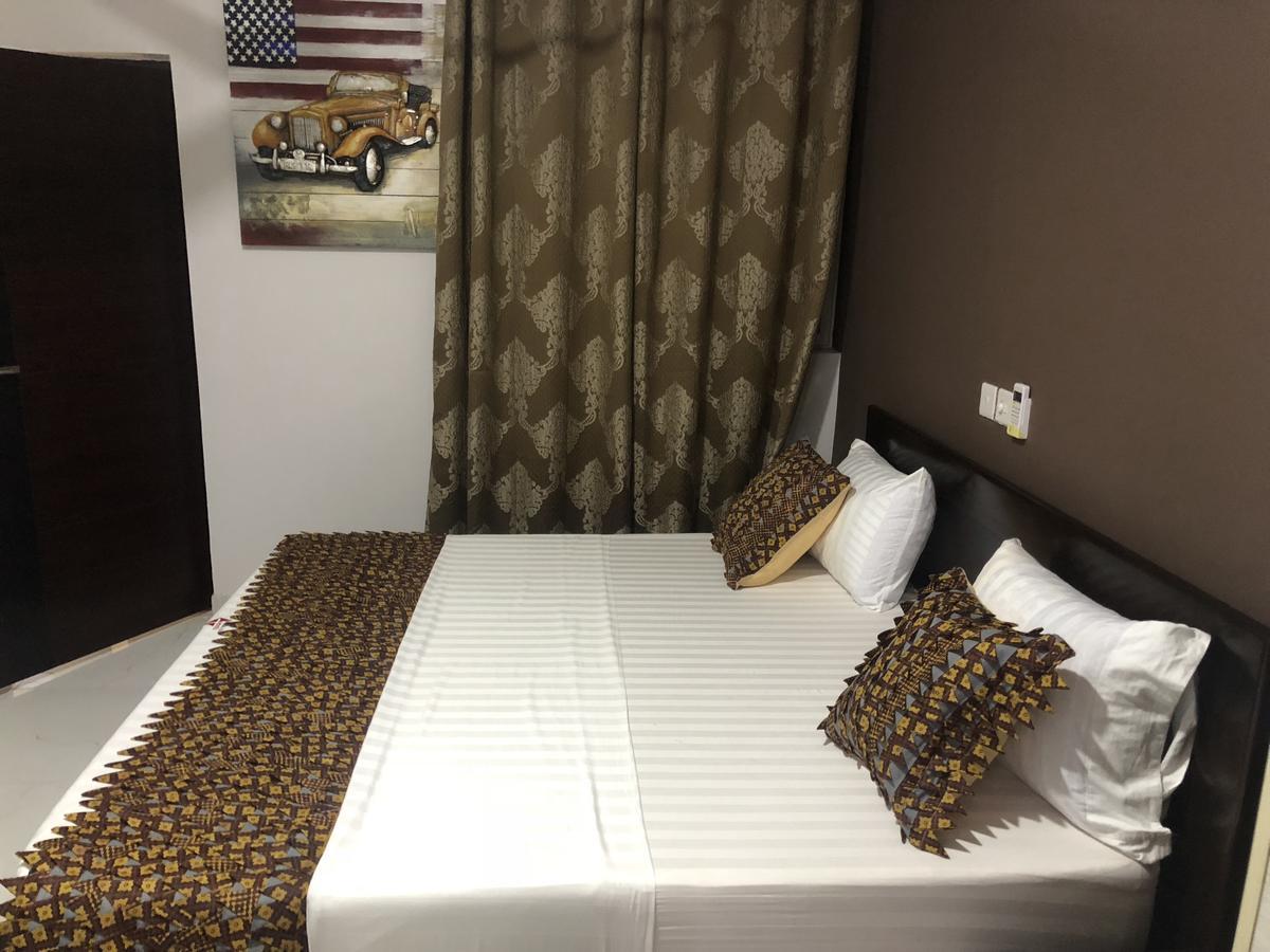 Plus 33 Hotel Nungua Buitenkant foto