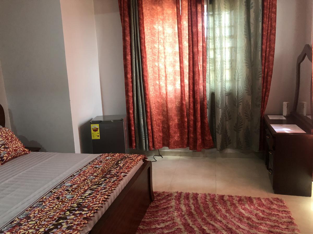 Plus 33 Hotel Nungua Buitenkant foto