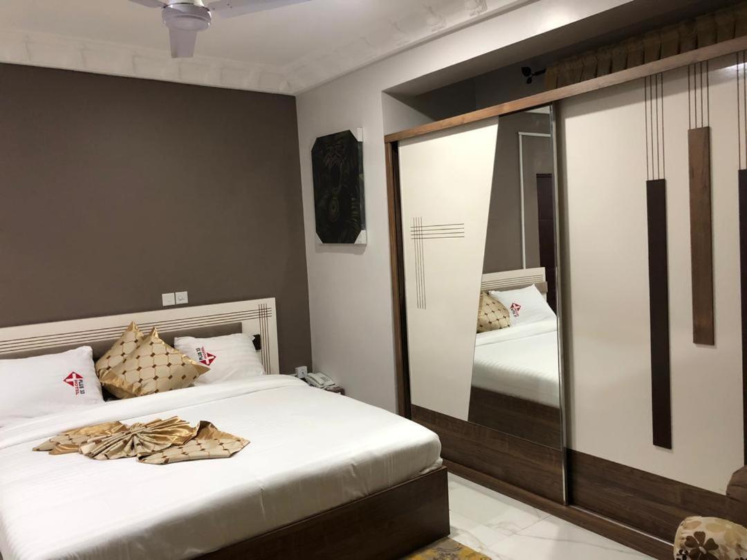 Plus 33 Hotel Nungua Buitenkant foto