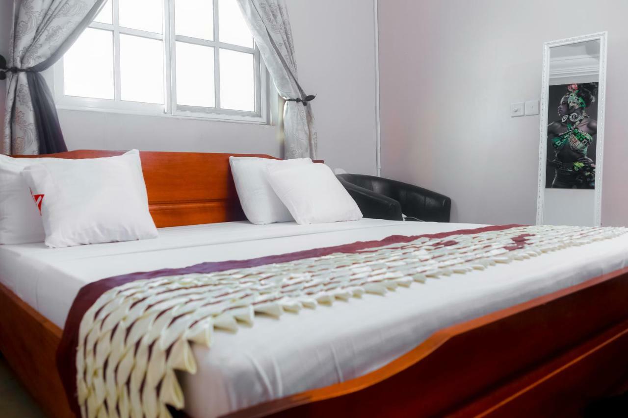 Plus 33 Hotel Nungua Buitenkant foto