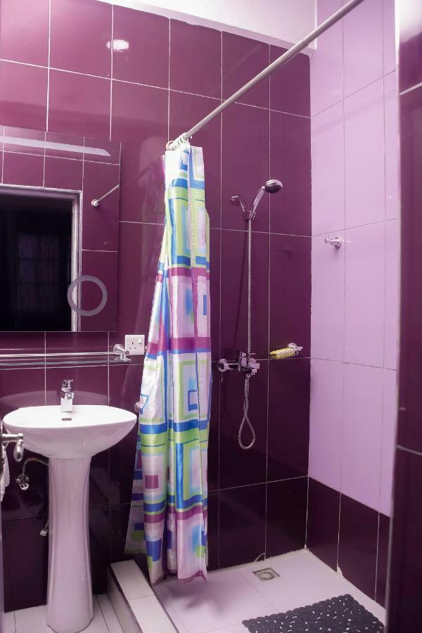 Plus 33 Hotel Nungua Buitenkant foto